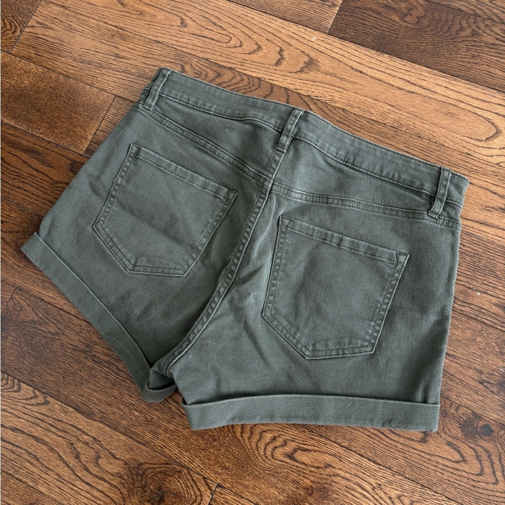 H&M Dark Green Womens Shorts size 8 - Picture 2 of 5